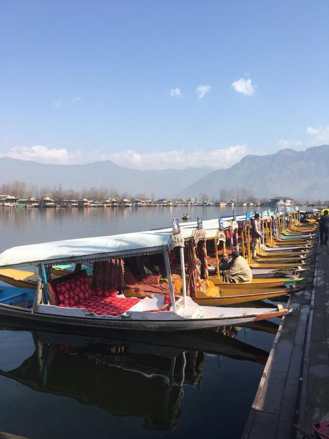 Hotel New Alexandra Houseboats Srīnagar Exterior foto