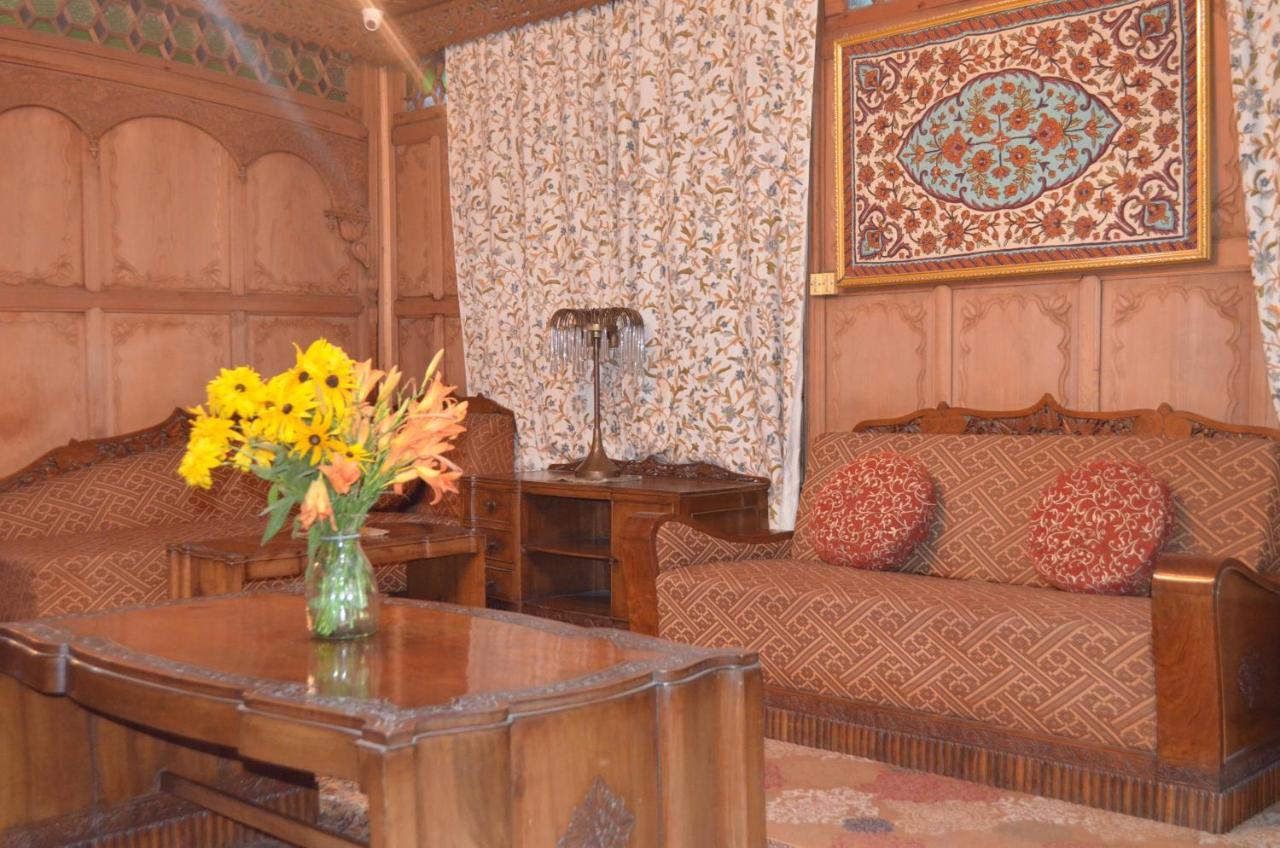 Hotel New Alexandra Houseboats Srīnagar Exterior foto